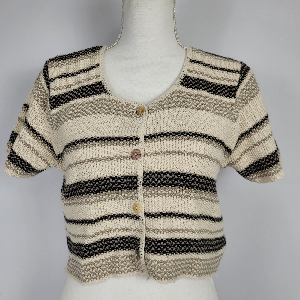 Reba Rose Cropped Button Front Top Size Medium